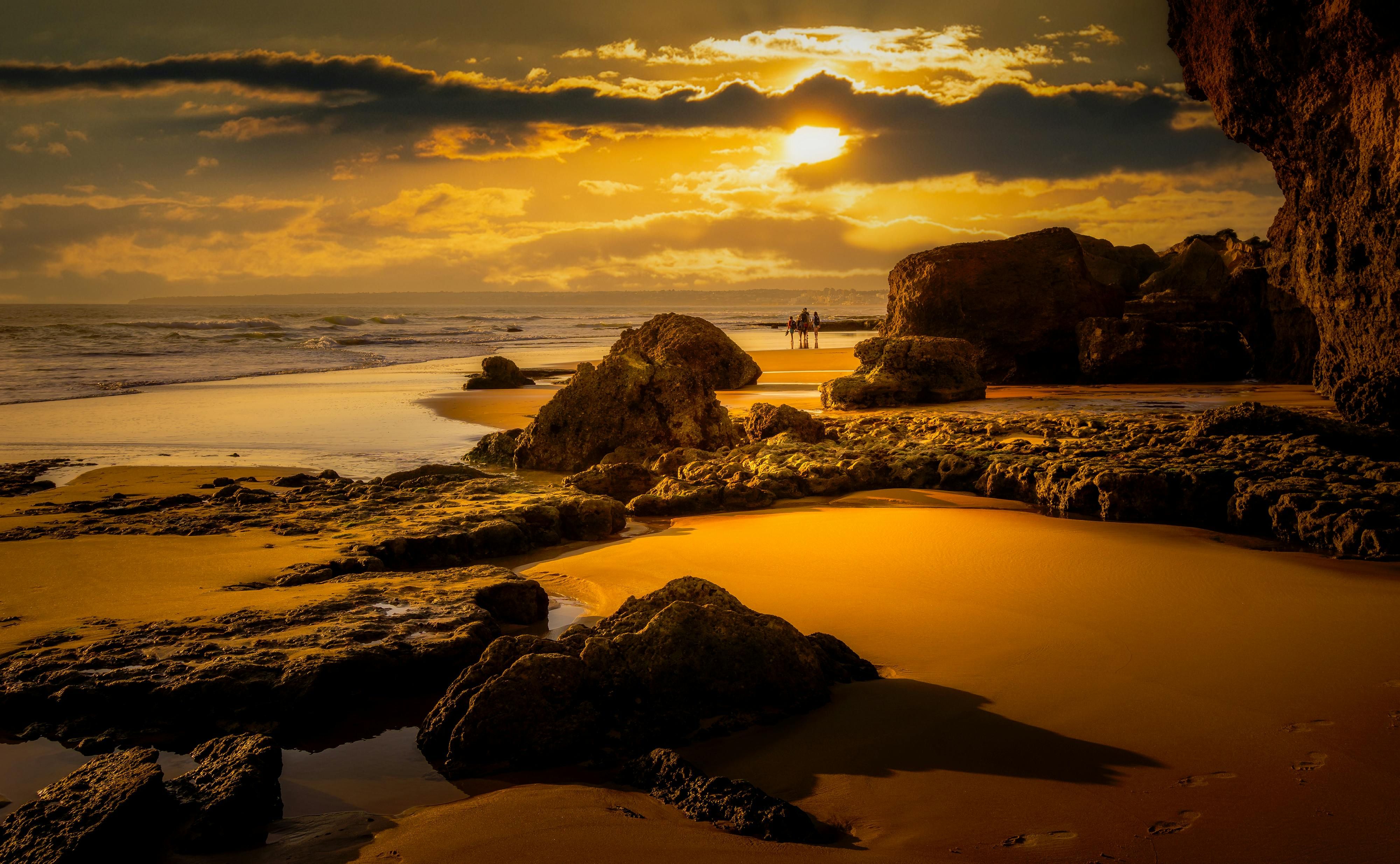 Ukrainian intelligence agency SBU allegedly discovered a Hungarian espionage operation, accused of...