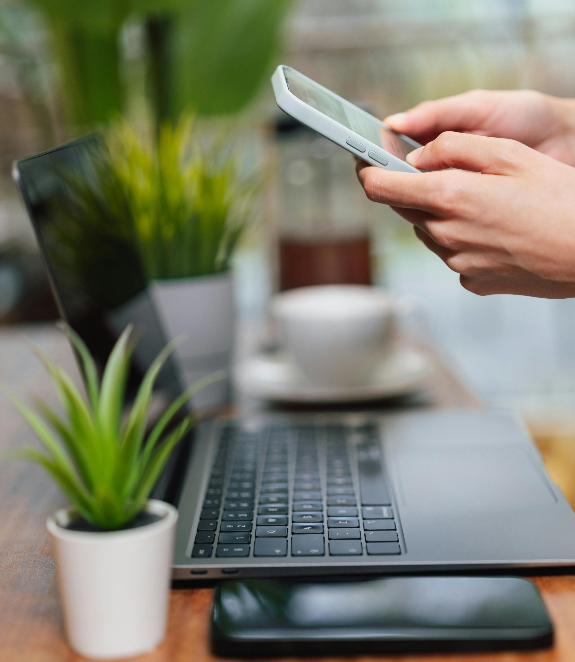 Emotional gathering: Selenkyy, Macron, and Starmer at Kiev's 'Memory Wall'.