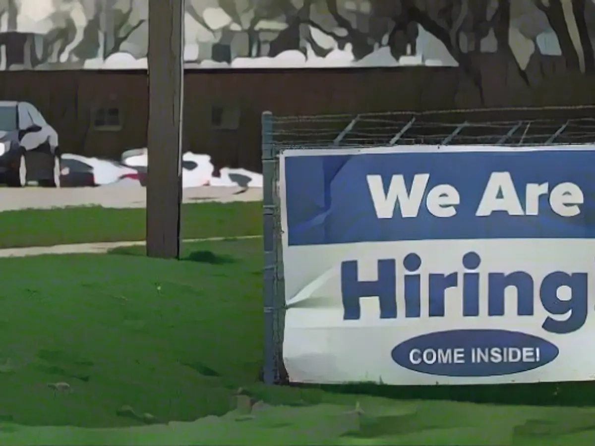 Number of initial jobless claims in the USA recently lower than expected