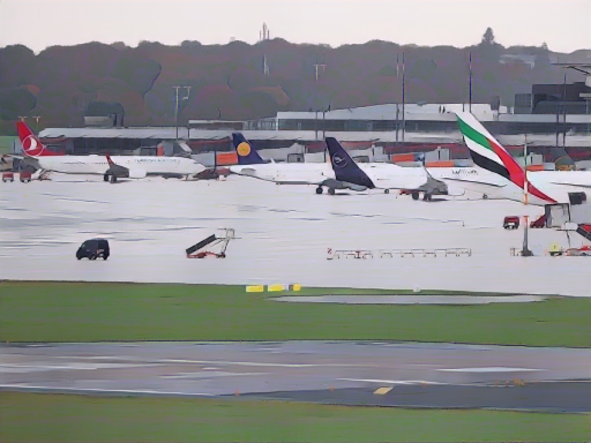 Flight operations at Hamburg Airport still suspended