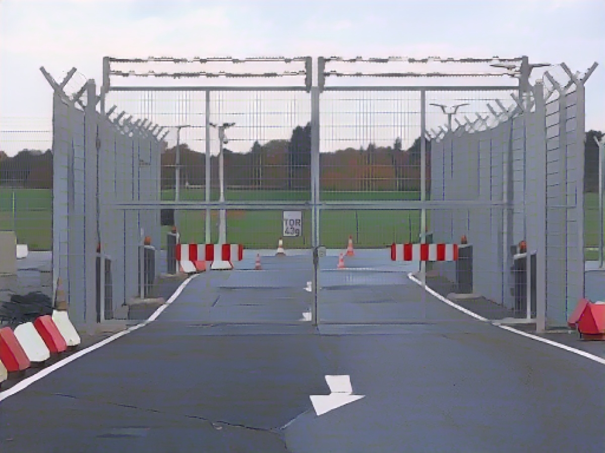 Hostage-taker uses rental car to drive onto the tarmac