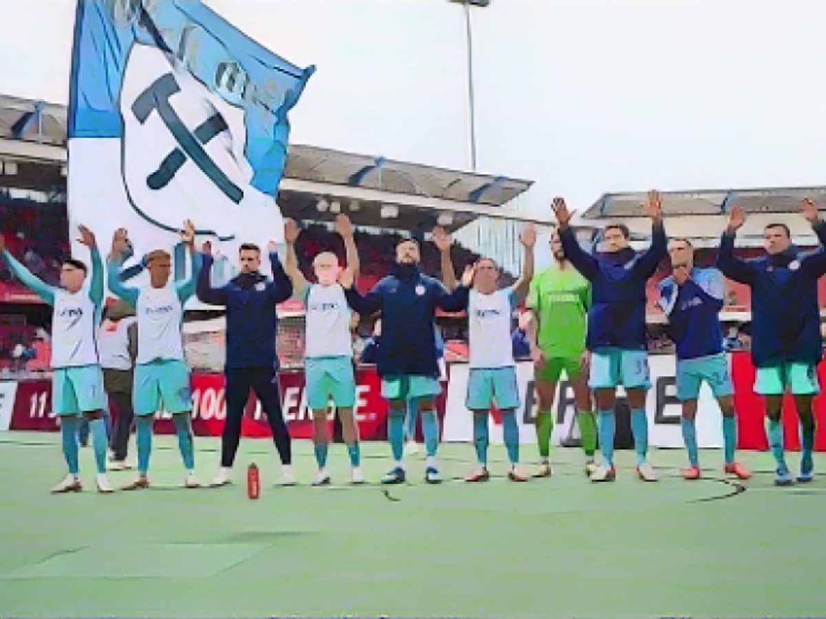 Schalke rewards professionals with fast food