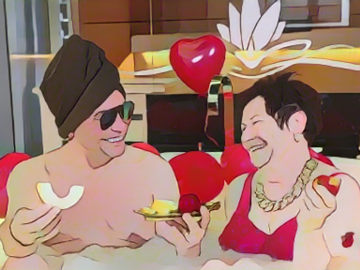 Into the tub with mom!