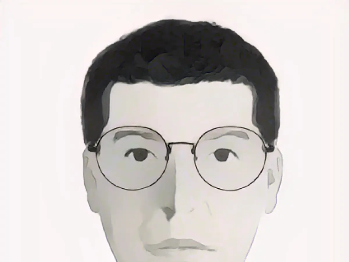 Police chase the sex offender with glasses