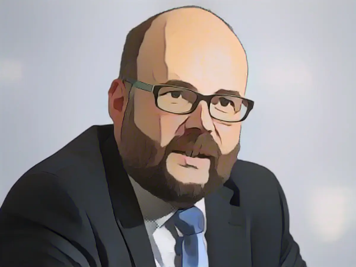 Eleven young immigrants receive start-up scholarships