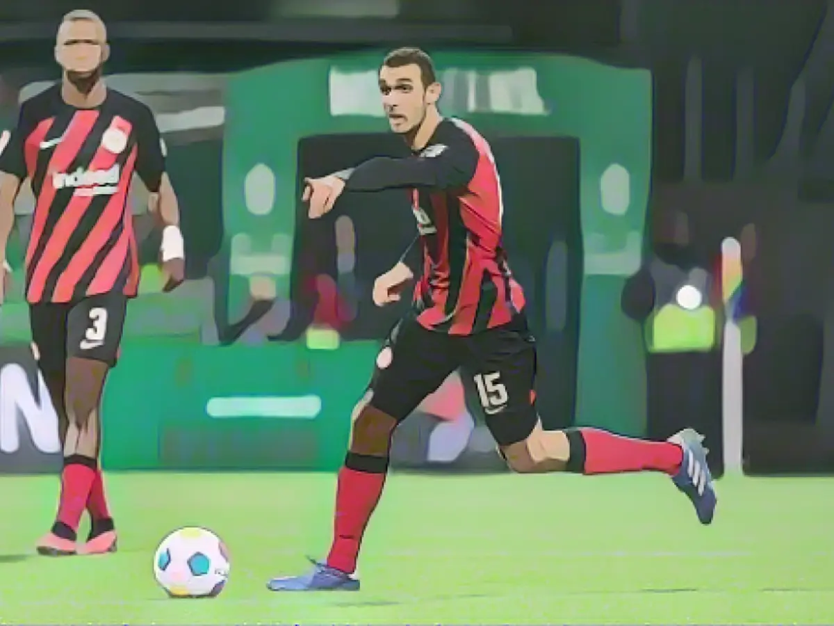 Eintracht star Skhiri is celebrated by opponent