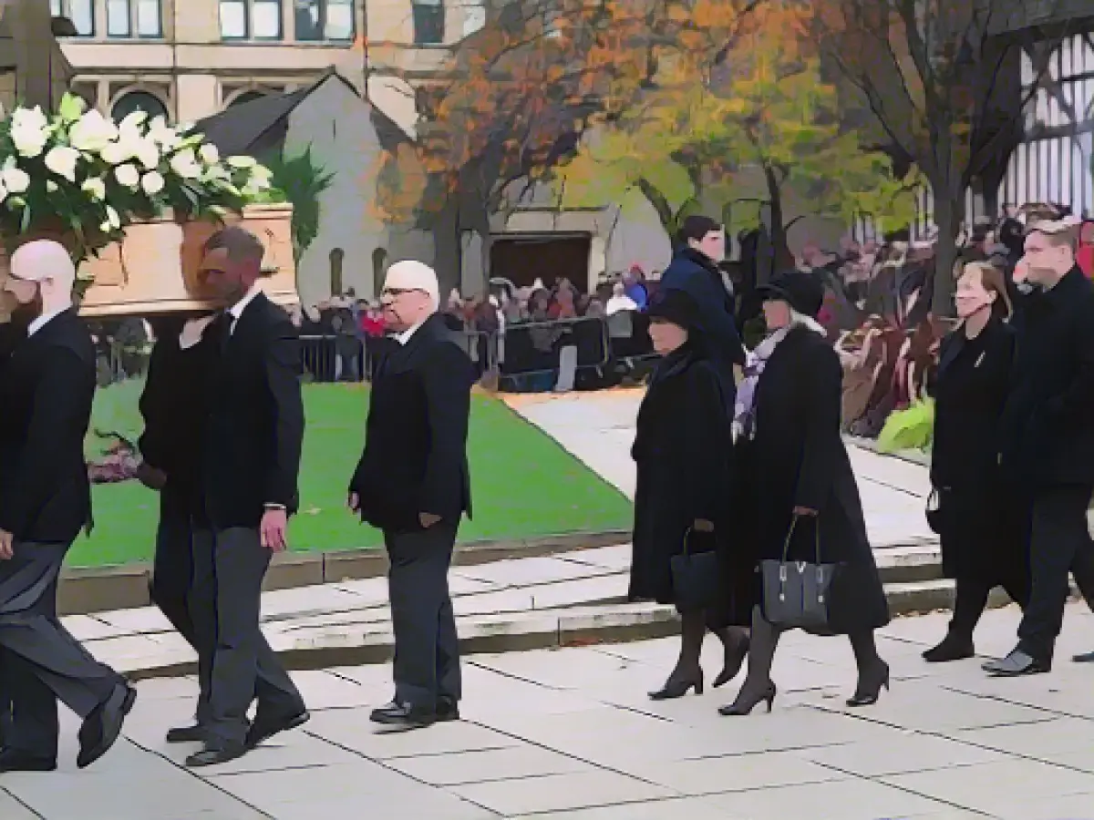 England bids farewell to soccer legend Bobby Charlton