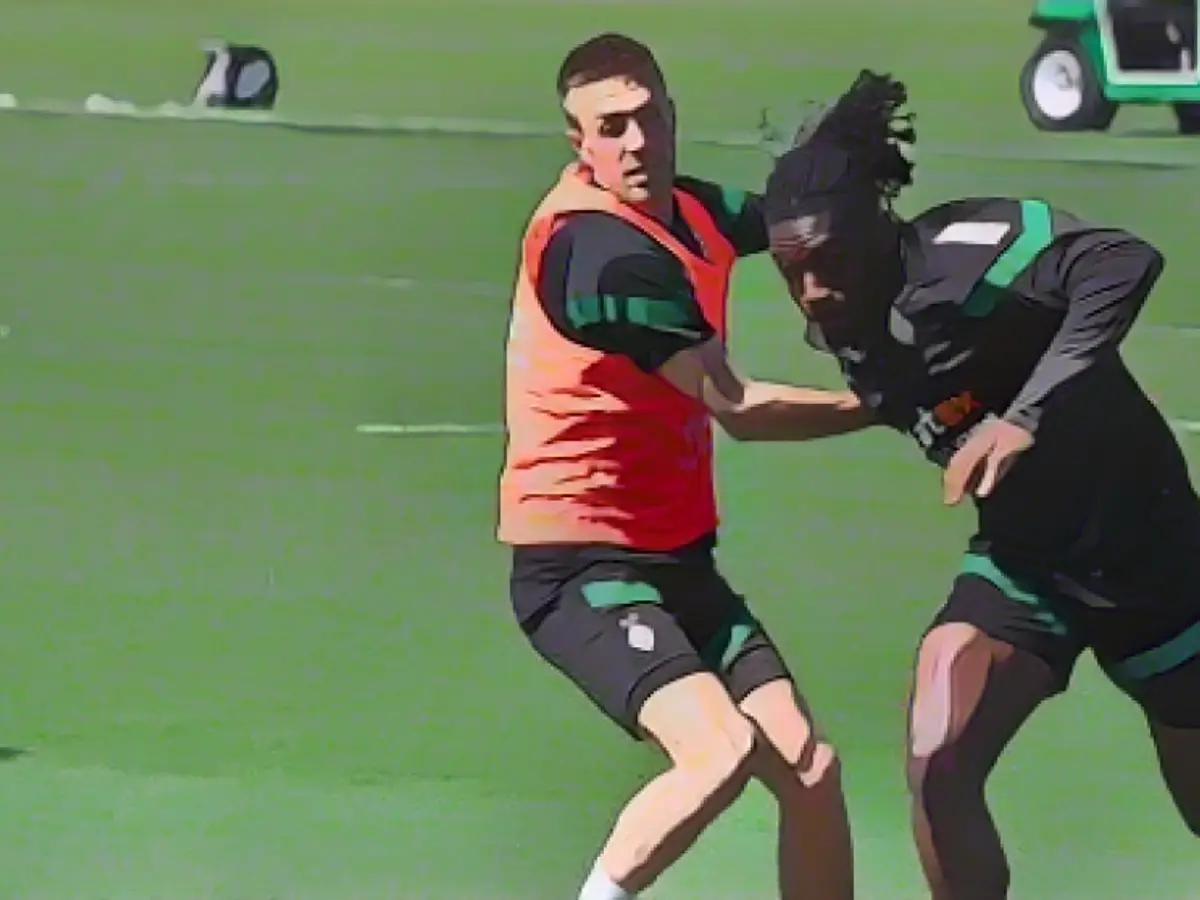 Gladbach train with a mini squad!