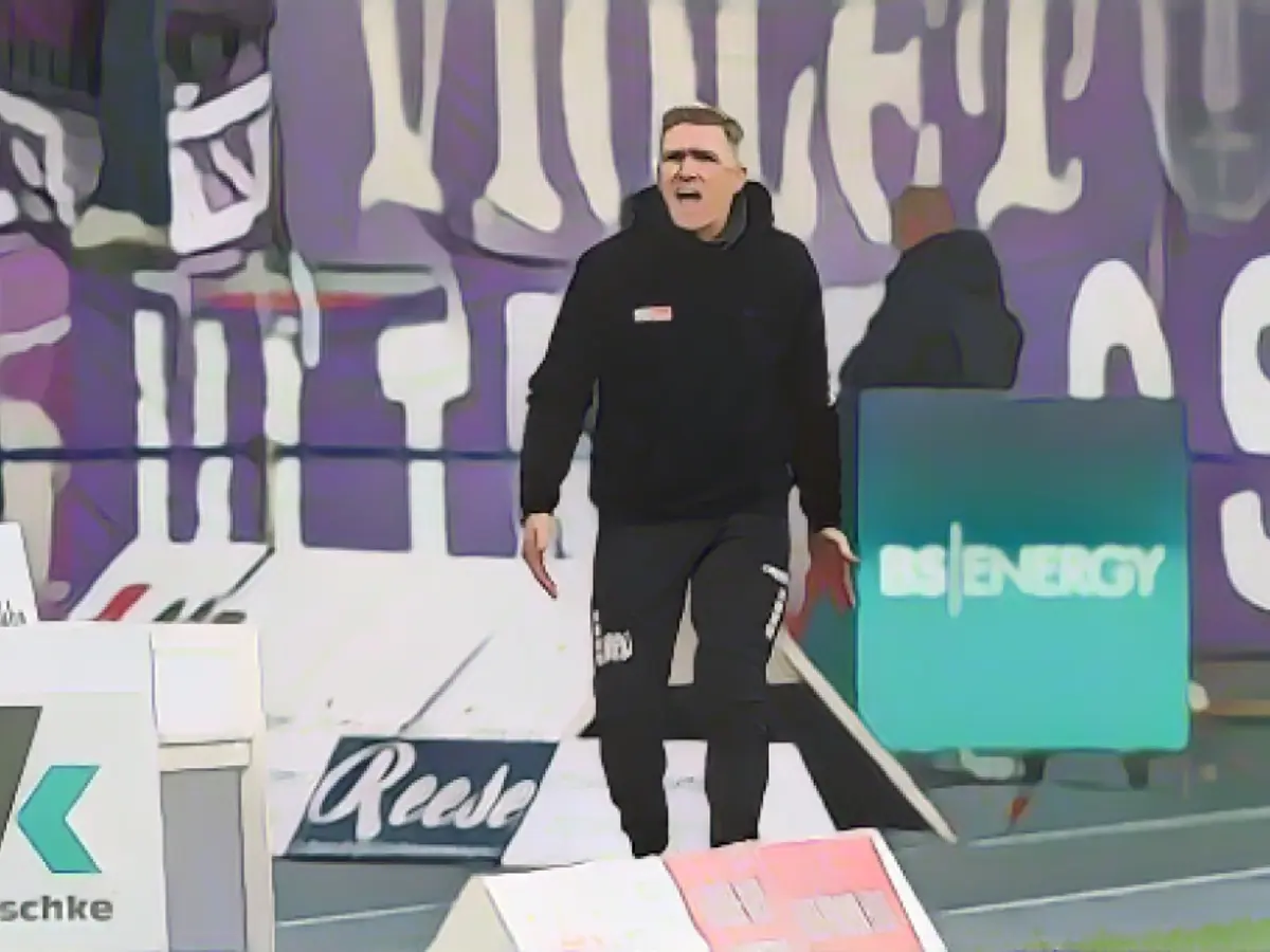 Ice-cold Schweinsteiger dismissal!