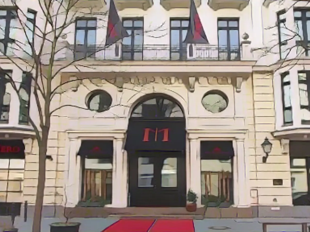 Senate rents luxury hotel for asylum seekers