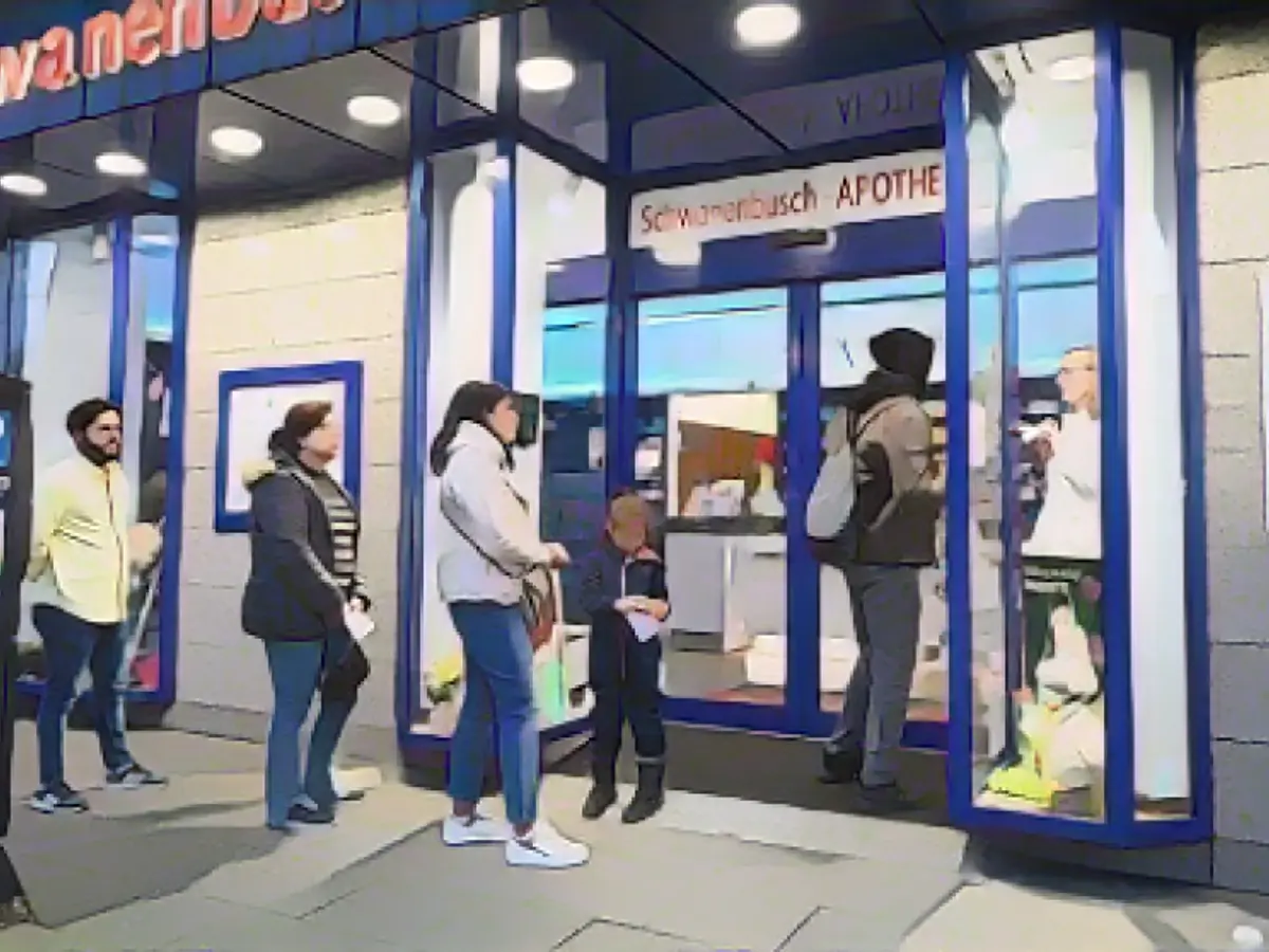 Long queues in front of pharmacies again soon