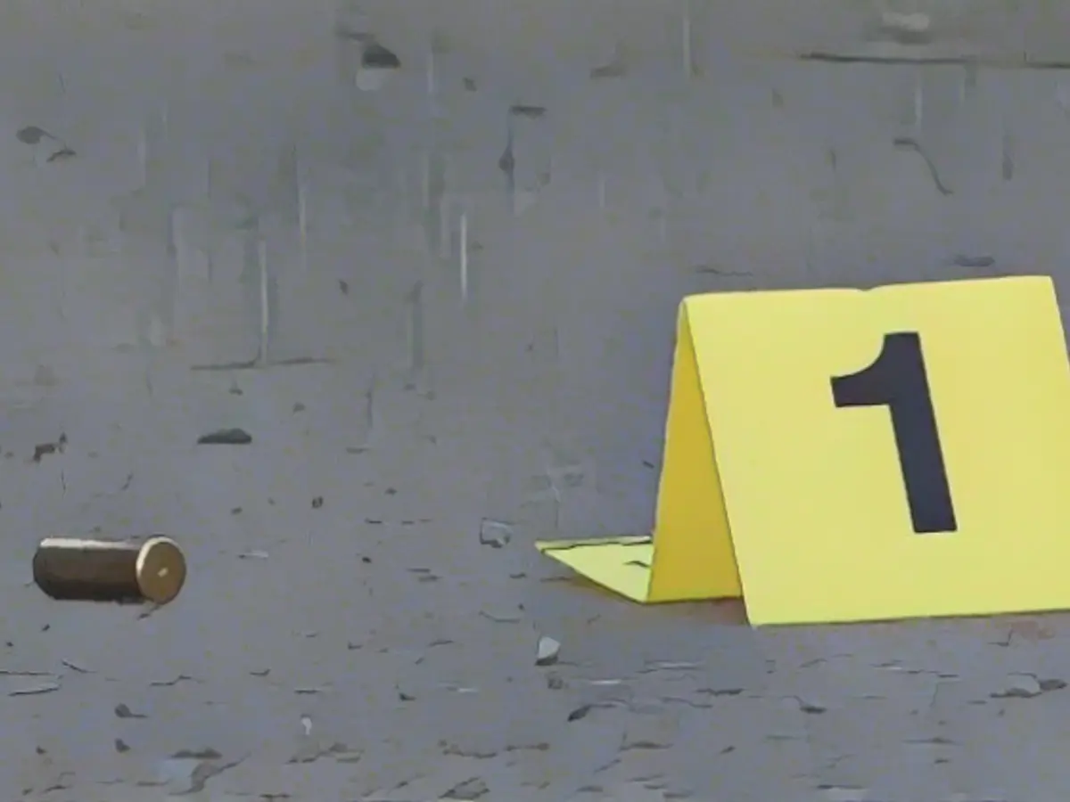 Police take five suspects in gang war into custody