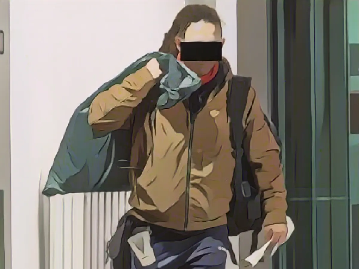 Stone thrower at large