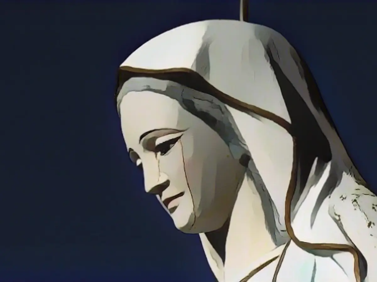 Statue of the Virgin Mary "weeps" over violence in Colima