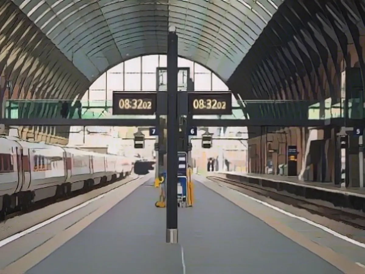 There are also new strikes by train drivers in Great Britain