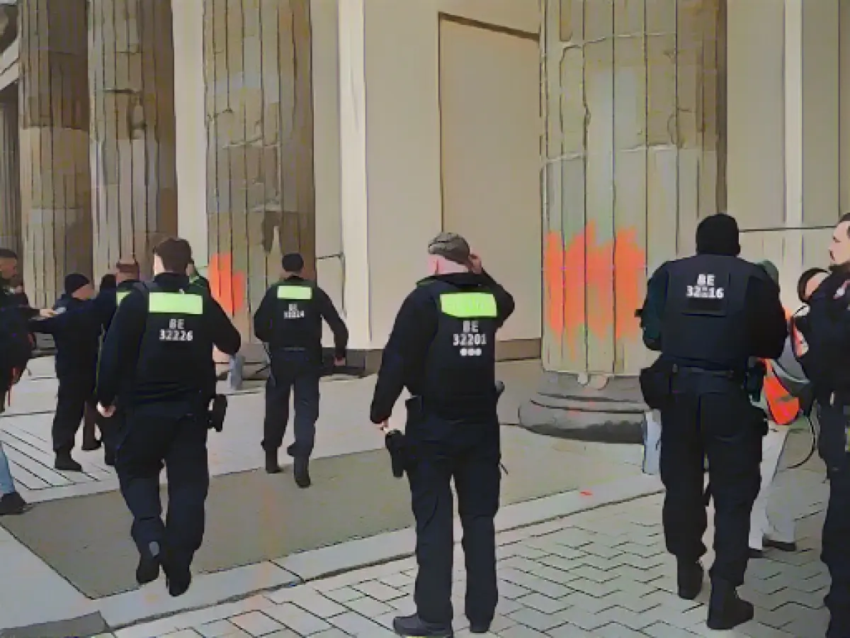 Climate activists smear Brandenburg Gate with paint again