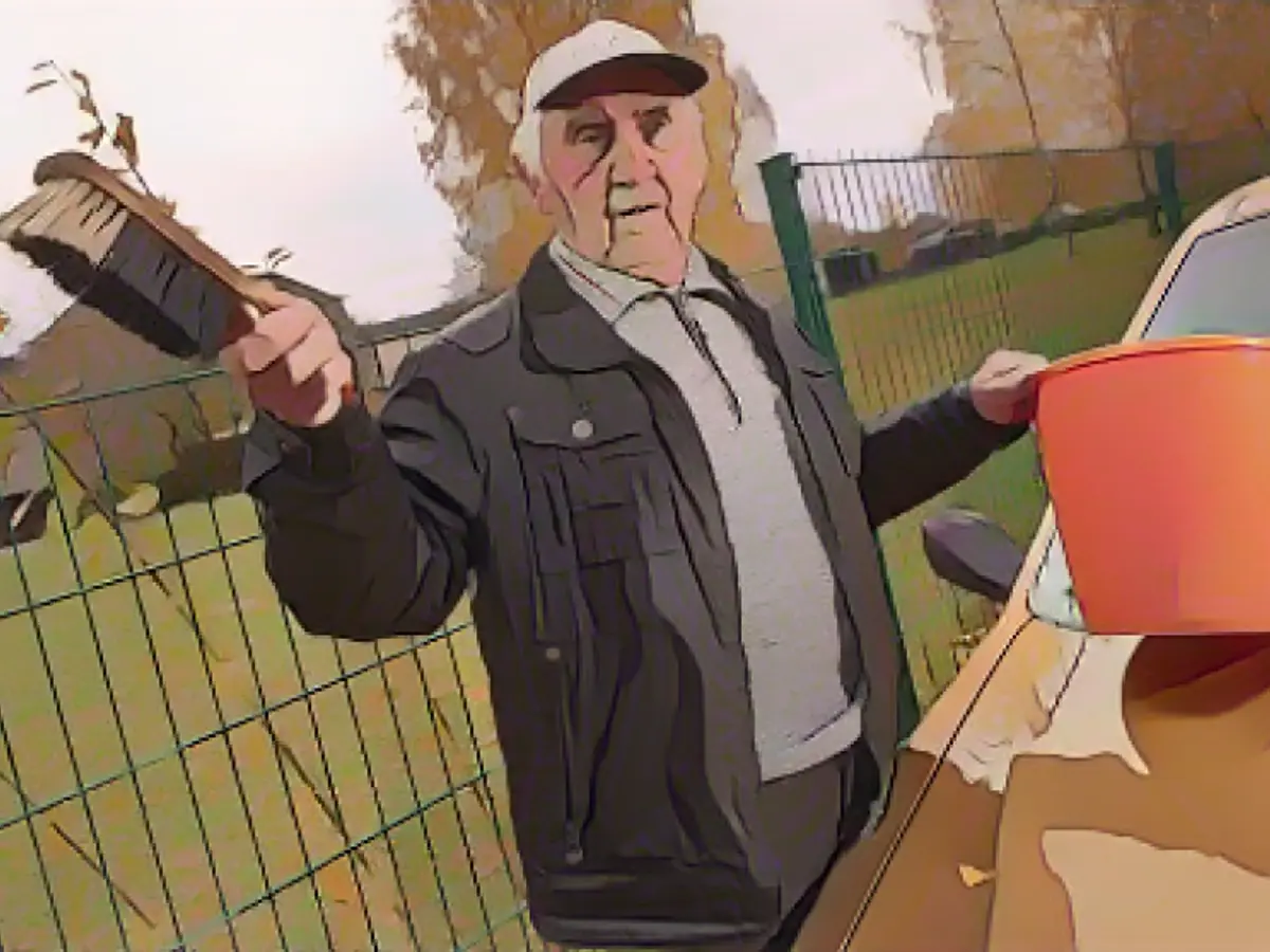 Pensioner (82) sentenced for hand-sweeping attack