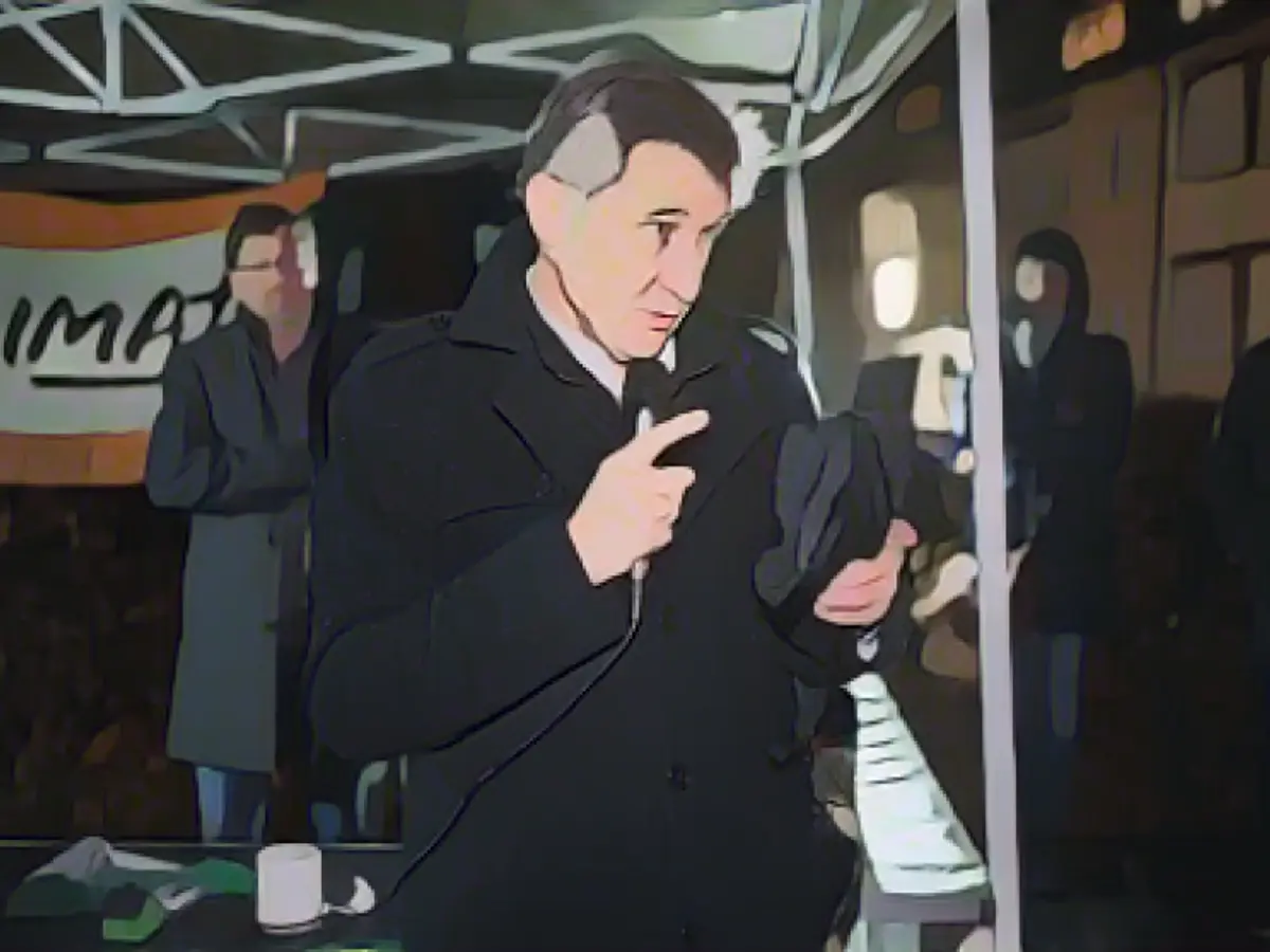 SPD member of the state parliament speaks at NPD demo