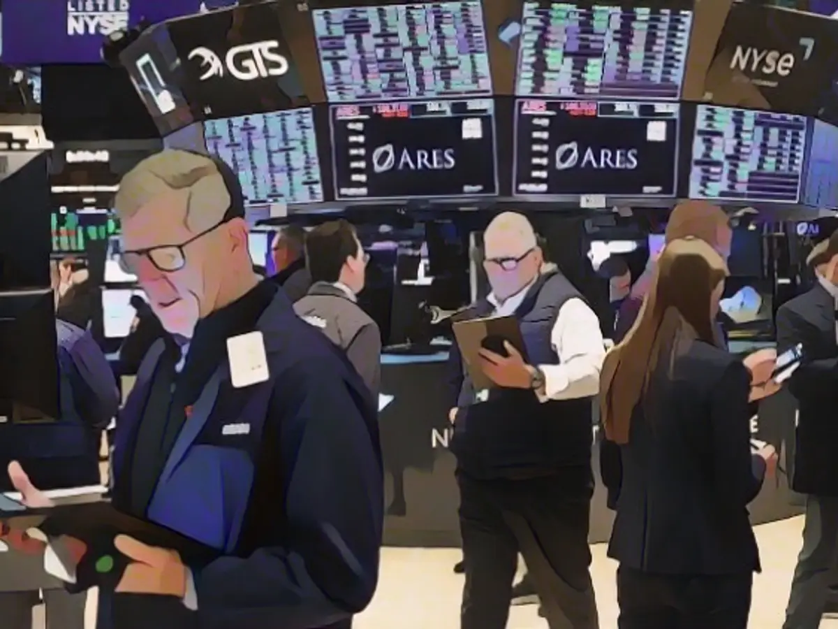 Wall Street loses momentum