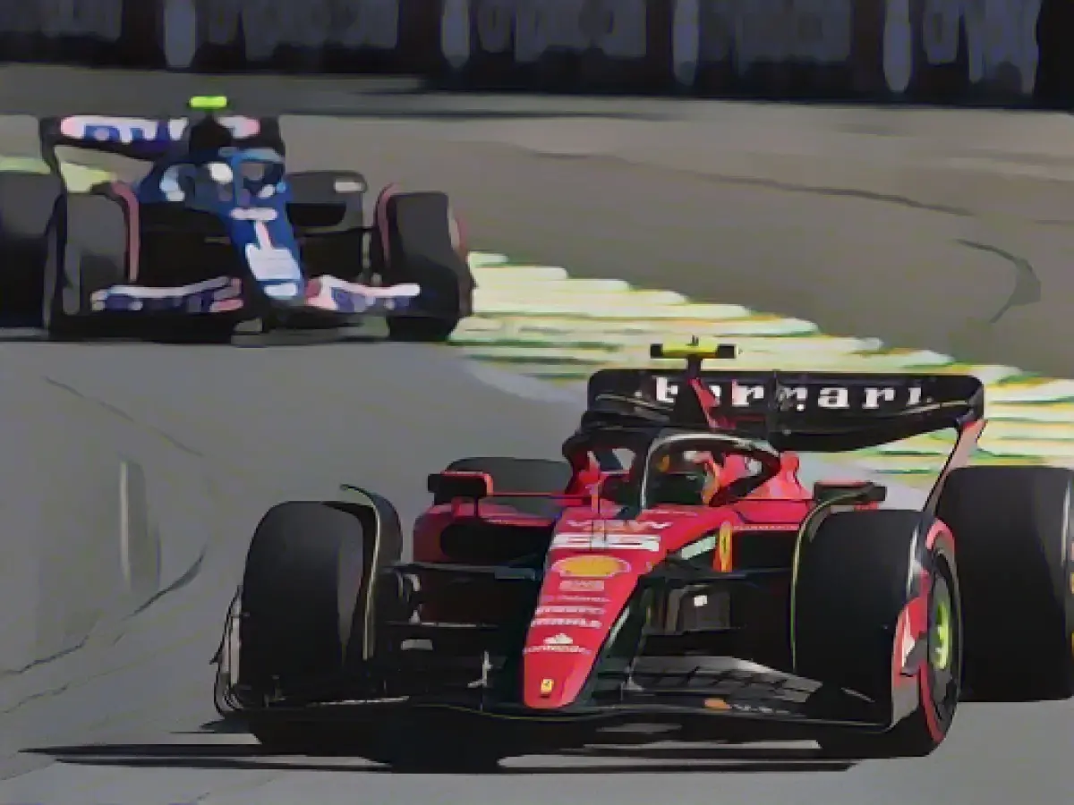 Manhole cover slows down Formula 1 in Las Vegas