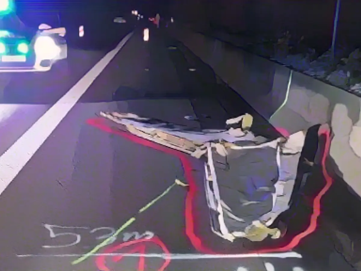 Part of an airplane lands on the A3 - 17 cars destroyed