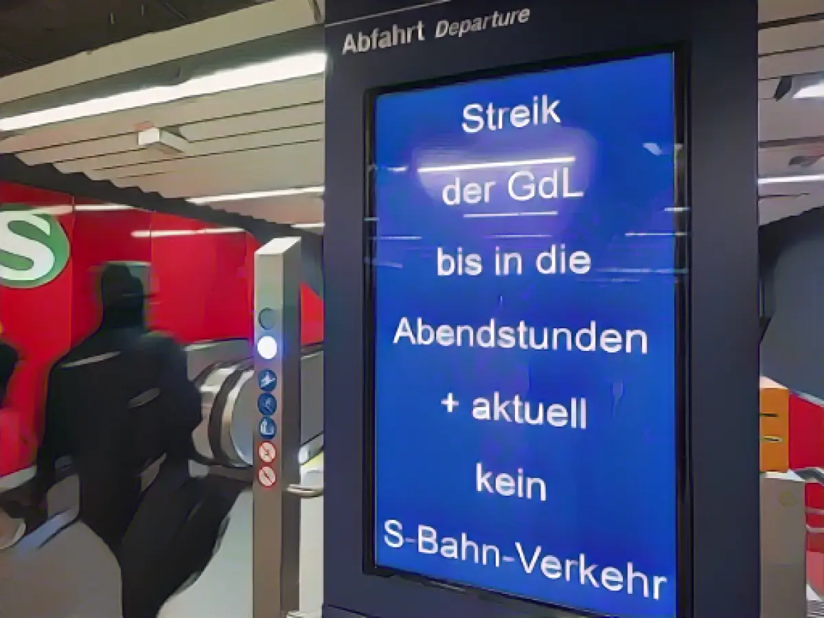 Strike over: Railroad runs again according to regular timetable