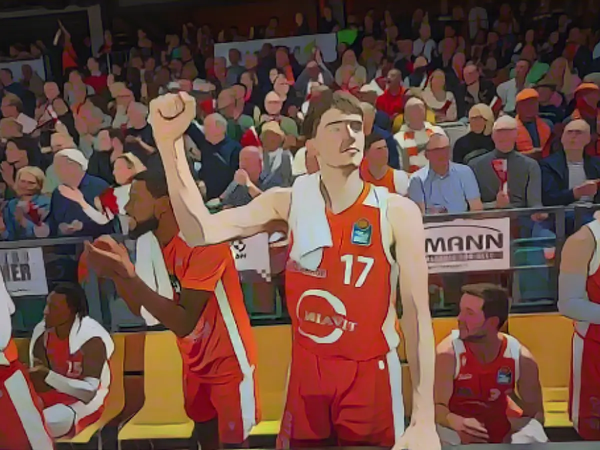 Further than Nowitzki & Schröder at 18