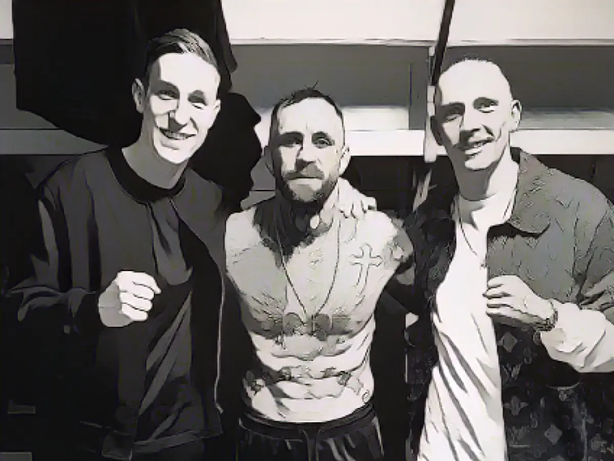 BVB national players prefer to watch cage fights!