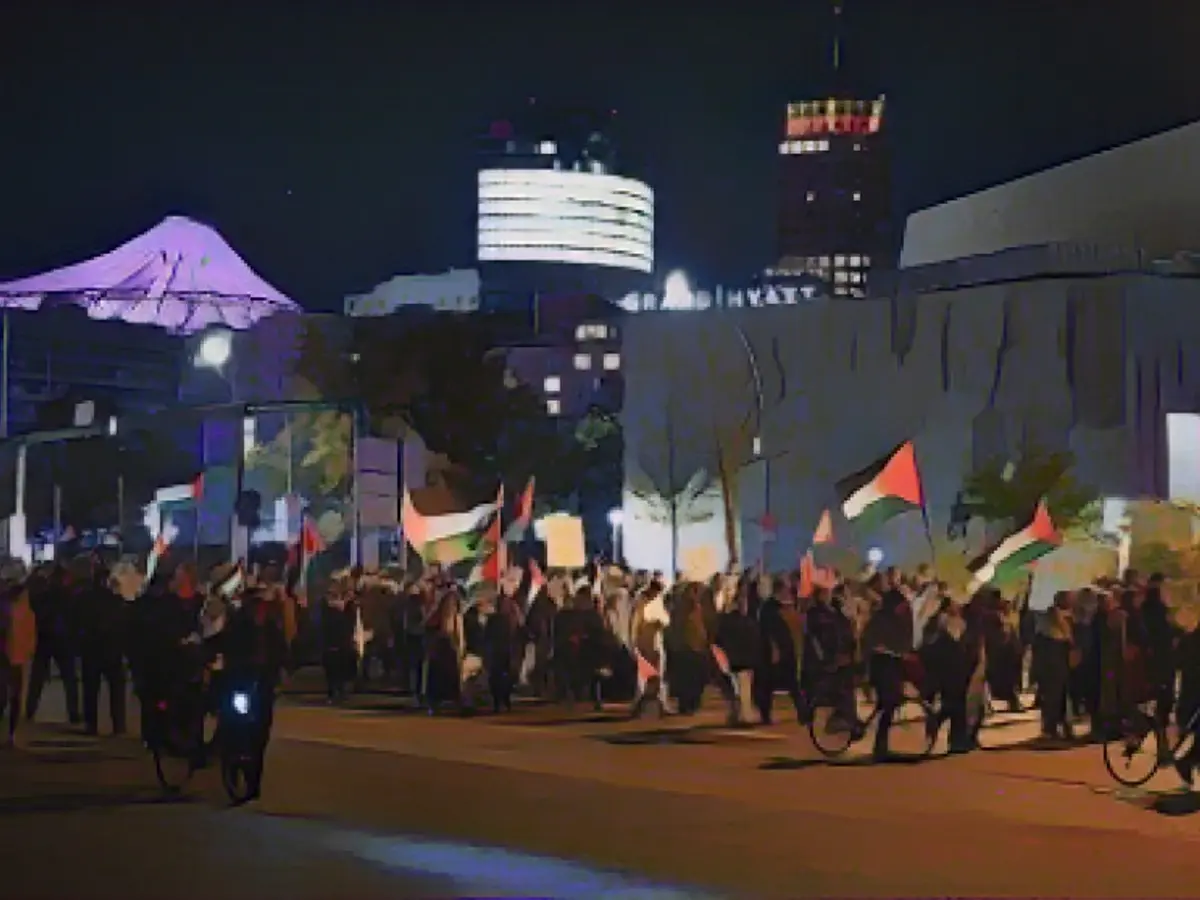 Jewish Berliners make themselves invisible out of fear