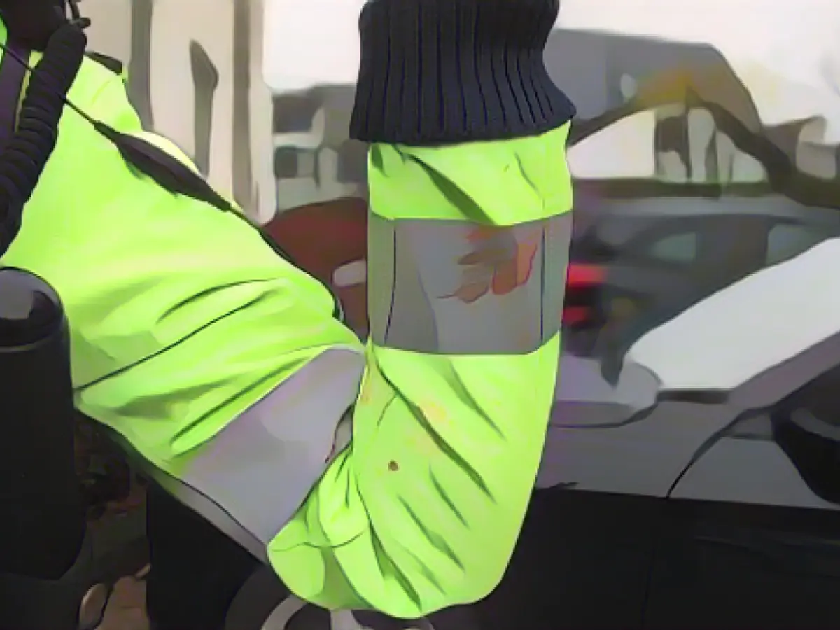 Speeding driver beats policewoman bloody