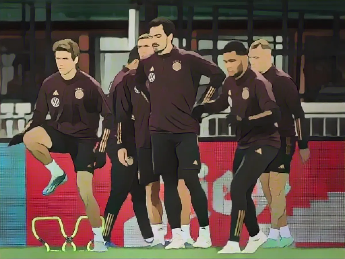 DFB squad with "bullock chain" against Austria?