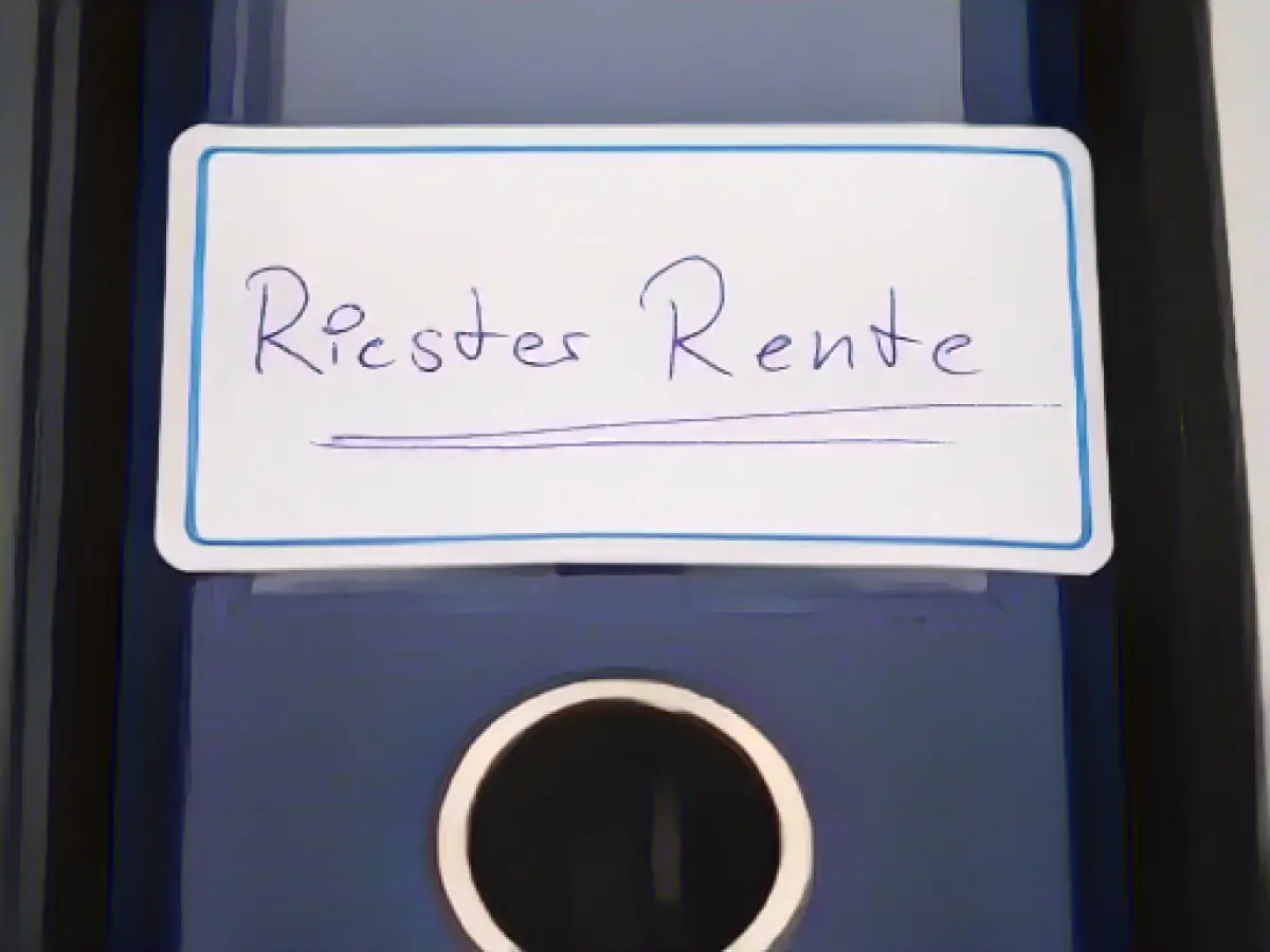 BGH negotiates clause on costs in Riester contract