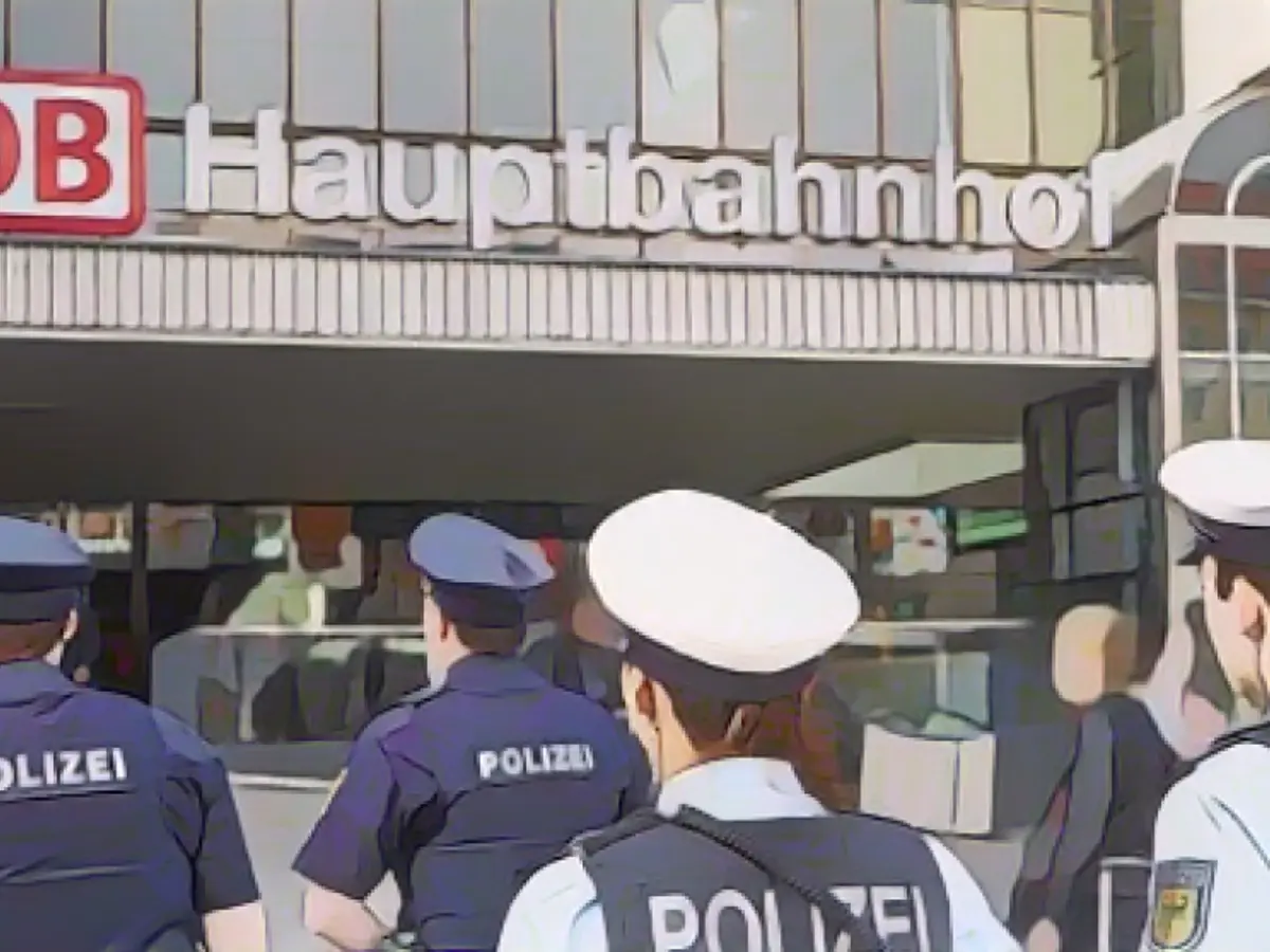 Tourist throws hot tea in sales assistant's face