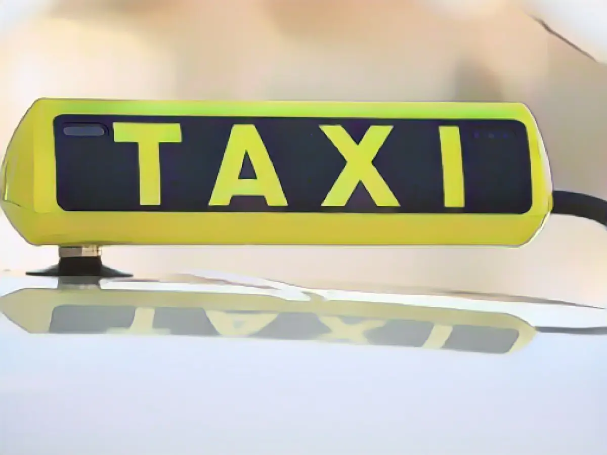 Cab driver protects senior citizen from con artists