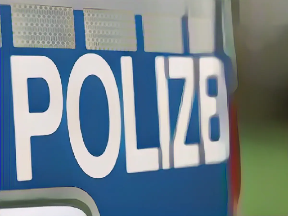 Unknown man robs 80-year-old man at the cemetery