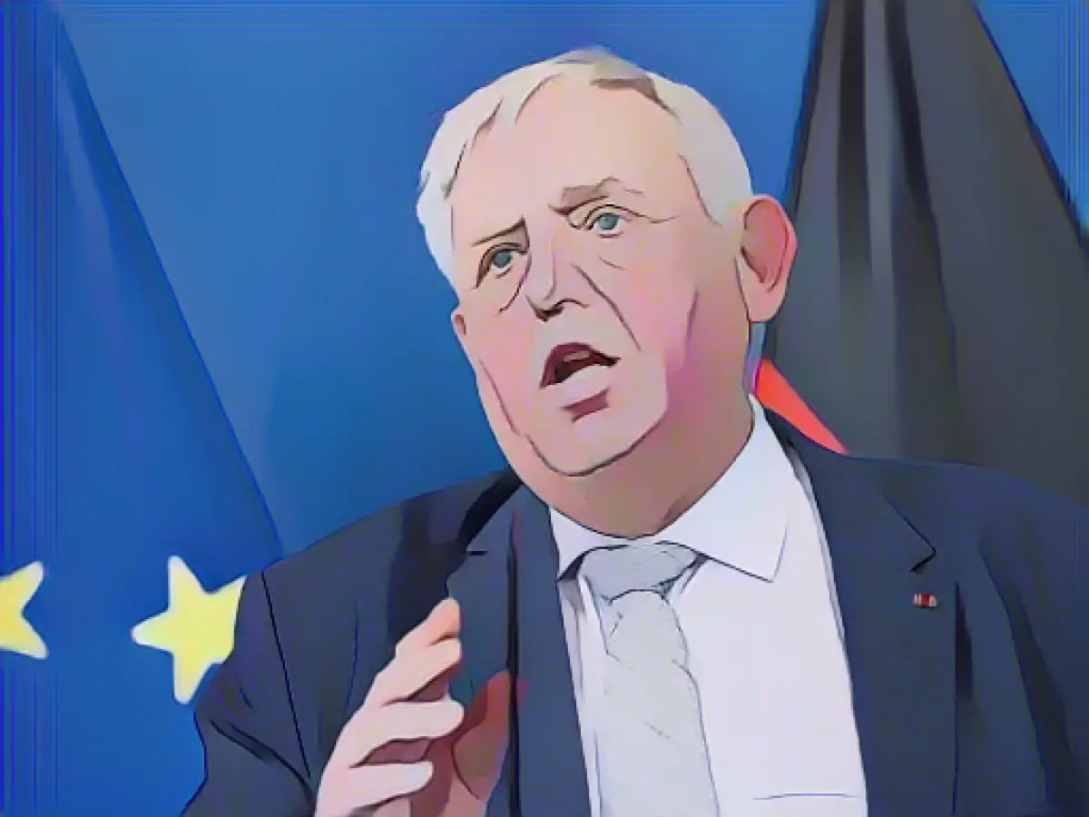 Initiative: Health insurance companies should compensate for higher wages