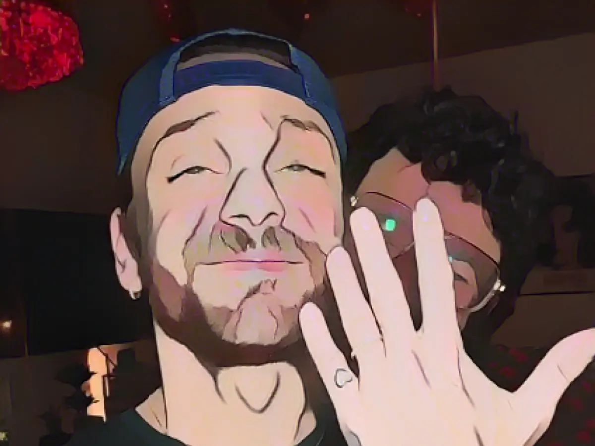 Influencer Ricardo Simonetti engaged!