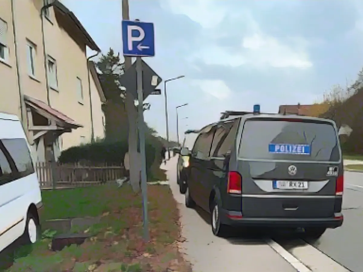 Police search apartments in Hemau