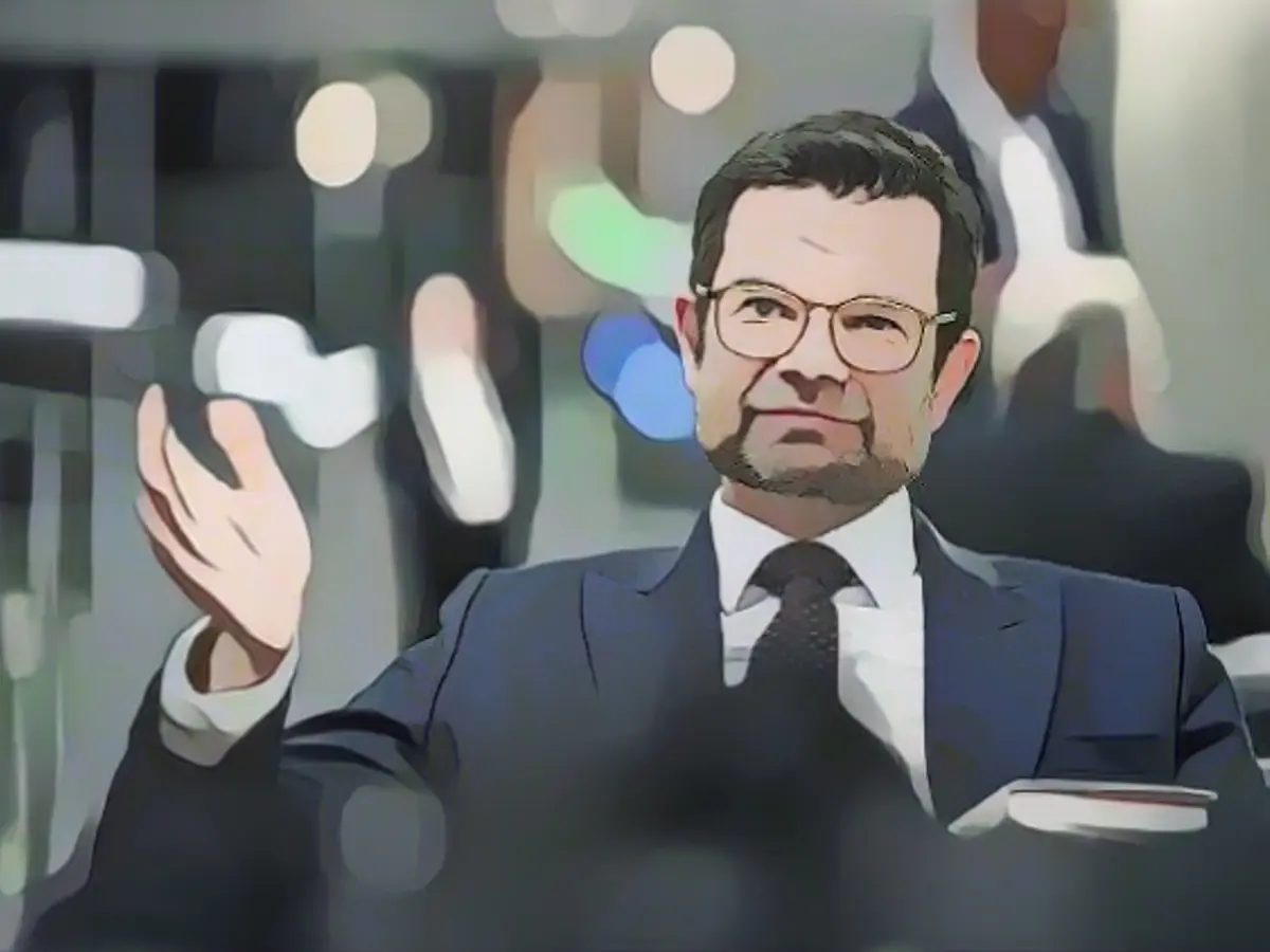 Federal Minister of Justice Marco Buschmann wants to decriminalize fare evasion