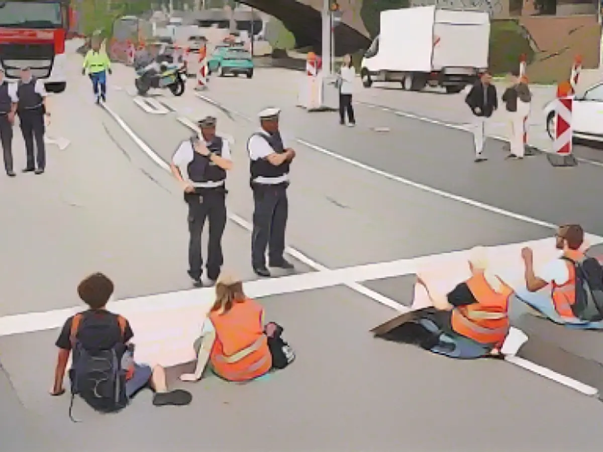 Green voters are against road blockades