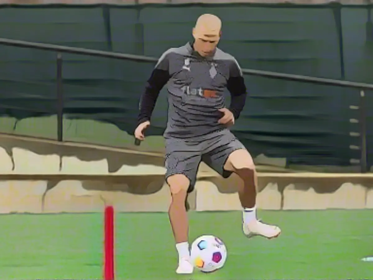 So Lainer is already helping Gladbach in Dortmund!