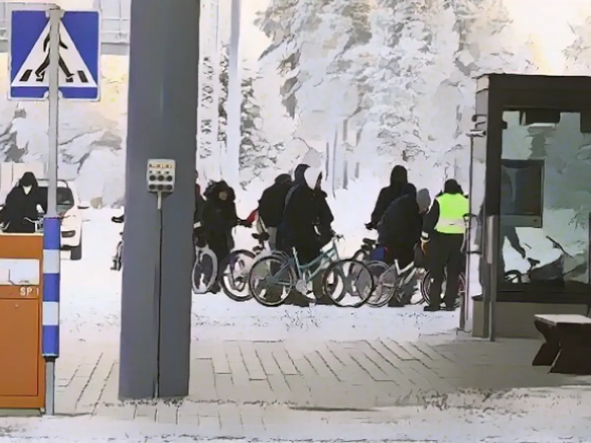 Finland leaves only one border post open