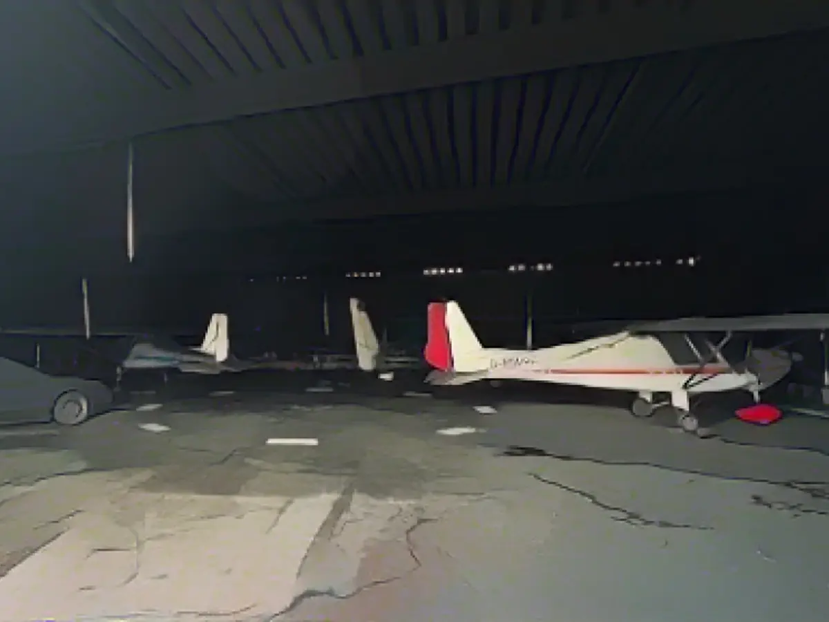 Fire destroys aircraft hangar on Norderney