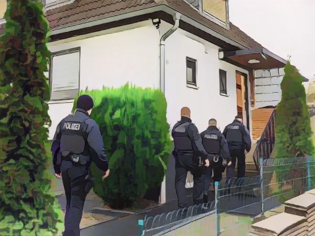 Major raid against suspected smuggling gang