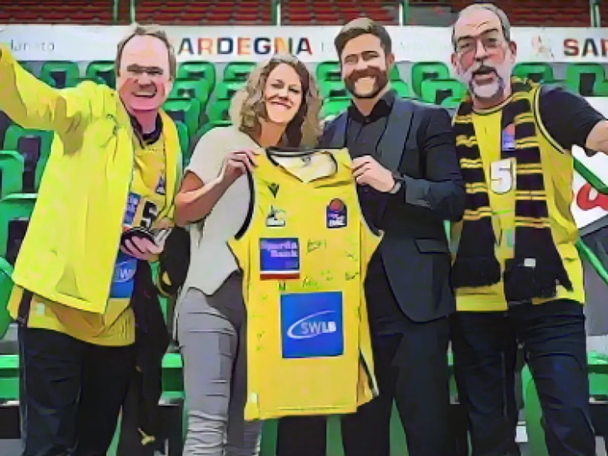 Tennis world champion celebrates her favorite club