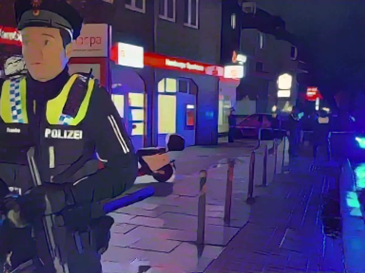 Bank employee puts burglars to flight