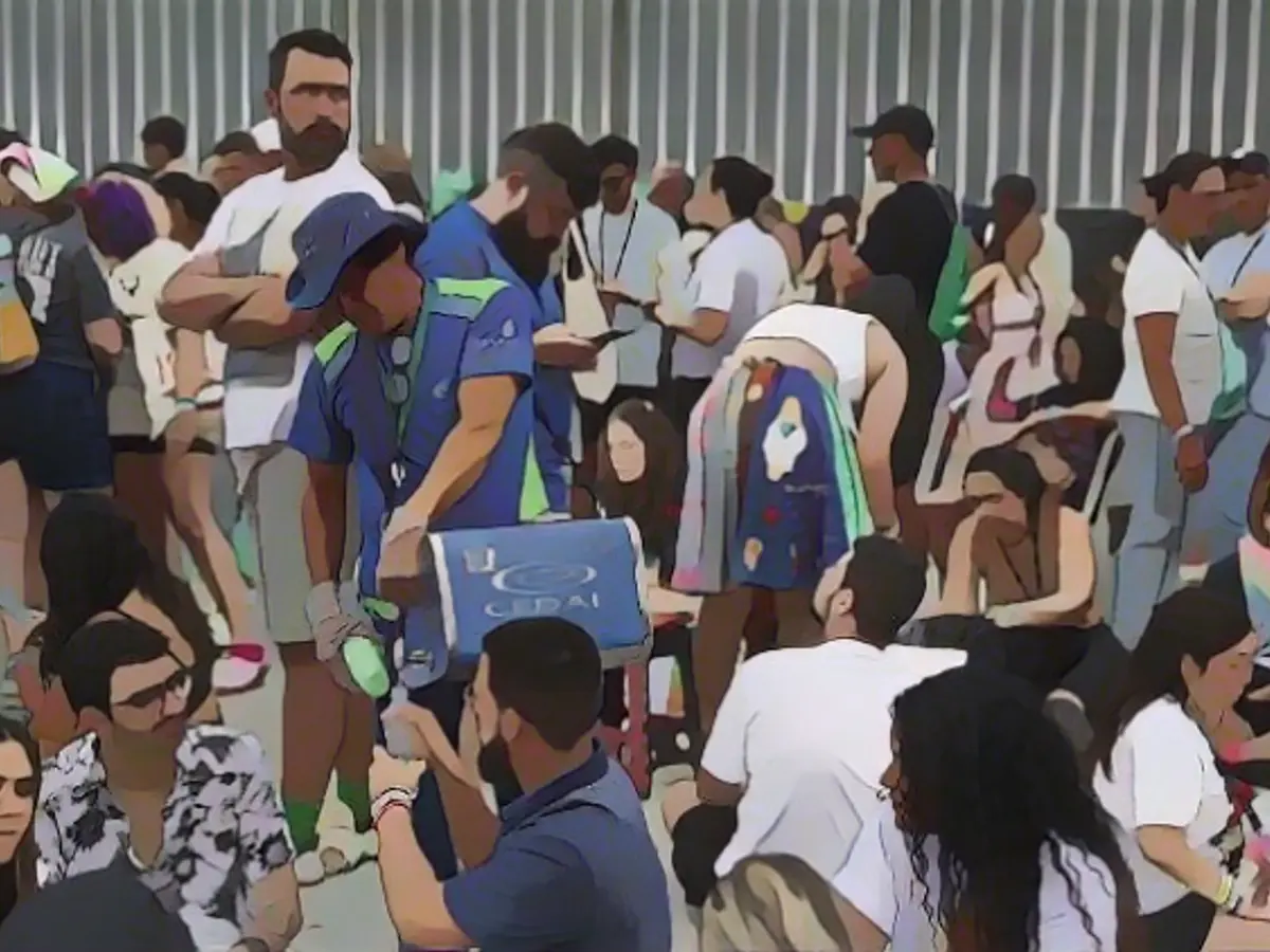 Concert organizer apologizes after death of fan