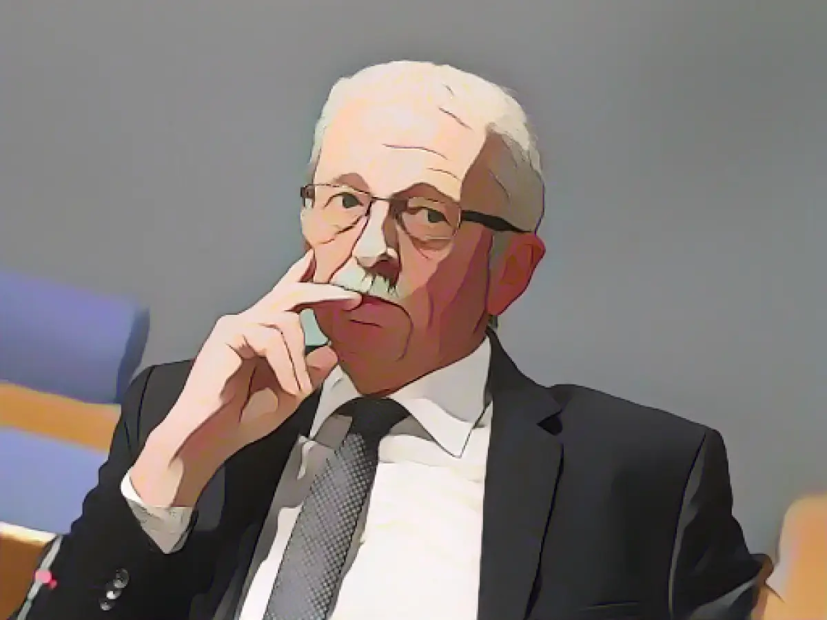 Frisch wants to stay in parliament and party after being voted out of office