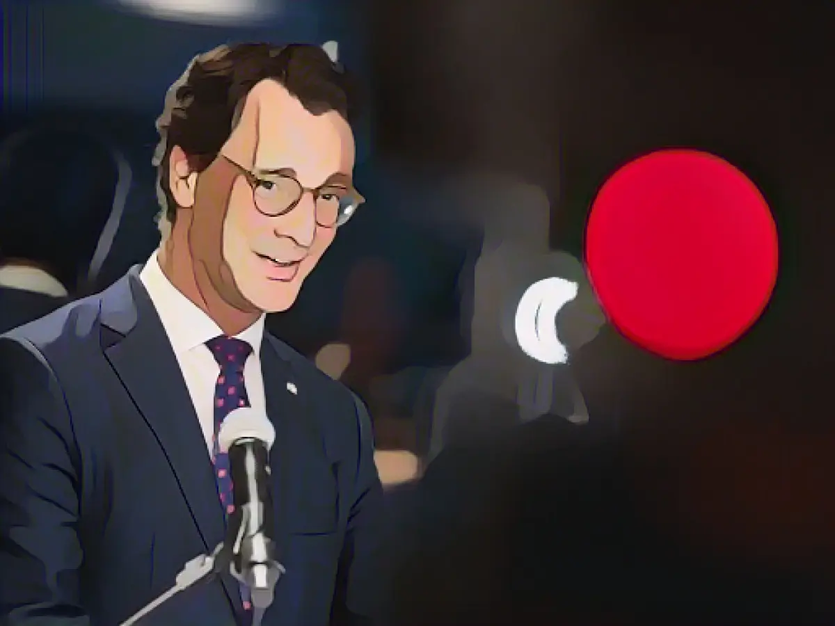 Wüst receives 100 "new citizens" from North Rhine-Westphalia