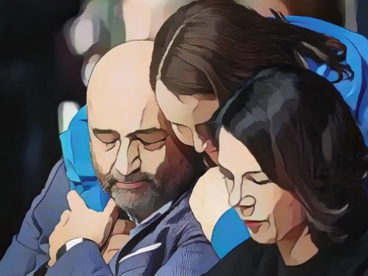 Lang and Nouripour lead Greens in federal election